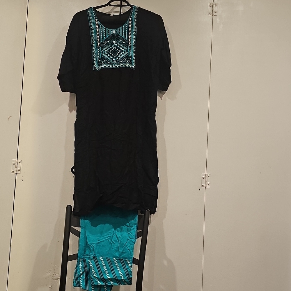 Black and Teal Embroidered Dress with Pants Ladies Size 2XL New Has'nt Been Worn